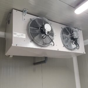 Instalație frigorifică montată într-o cameră frigorifică